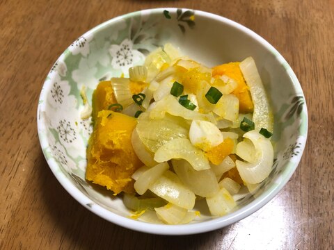 かぼちゃと玉ねぎの甘みがたまらない！温野菜サラダ